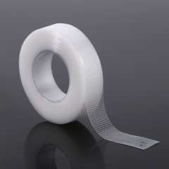 Transparentes Tape zum Anbringen von Wimpernverlängerungen Transparentes Tape zum Anbringen von Wimpernverlängerungen